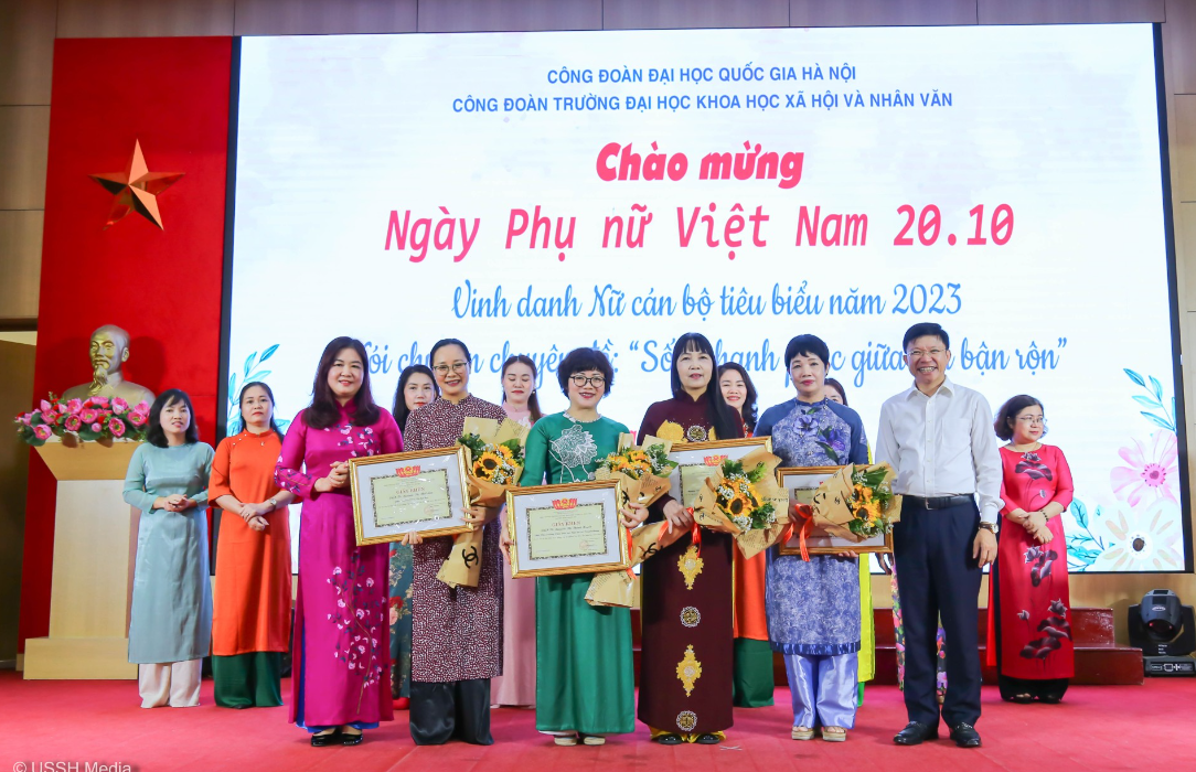 Chào mừng Ngày Phụ nữ Việt Nam 20/10: Tôn vinh các nữ cán bộ trường ĐH KHXH&NV
